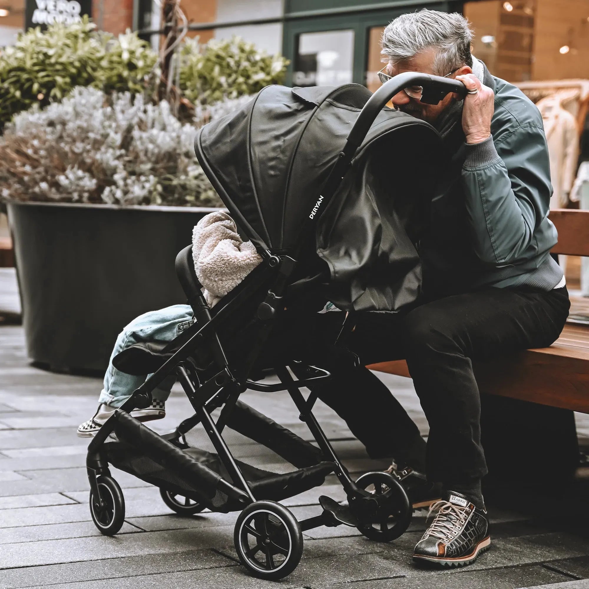 Easy Luxe Lightweight Buggy - Black